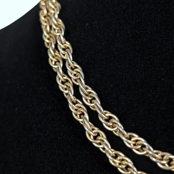 (2/$20) Vintage Infinity Gold Tone Rope Chain - Picture 2 of 4